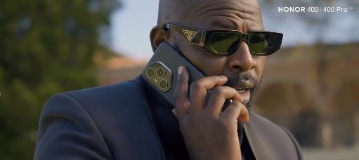 A creator in sunglasses on the HONOR 400 Pro